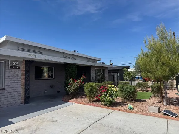 $1,800 | 2214 Santa Clara Drive, Las Vegas, NV 89104