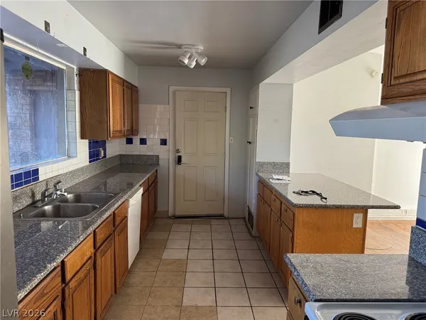 $1,800 | 2214 Santa Clara Drive, Las Vegas, NV 89104