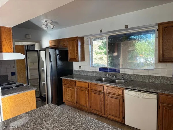 $1,800 | 2214 Santa Clara Drive, Las Vegas, NV 89104