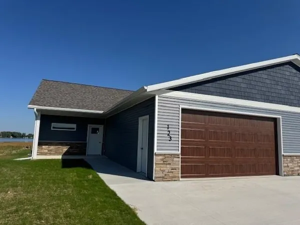 $431,999 | 117 Linden Lane, Fox Lake, WI 53933