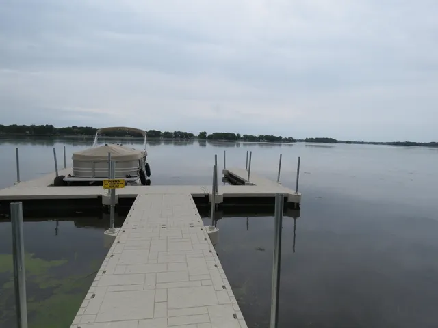 $431,999 | 117 Linden Lane, Fox Lake, WI 53933