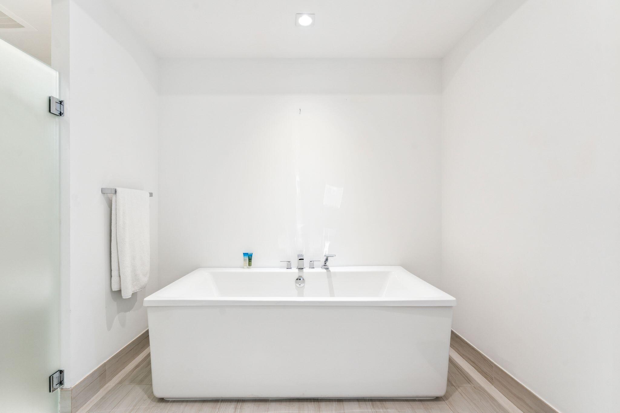 155 East Boca Raton Road, Unit 603 Boca Raton, FL 33432 - Photo 26 of 55 a white bath tub sitting in a bathroom