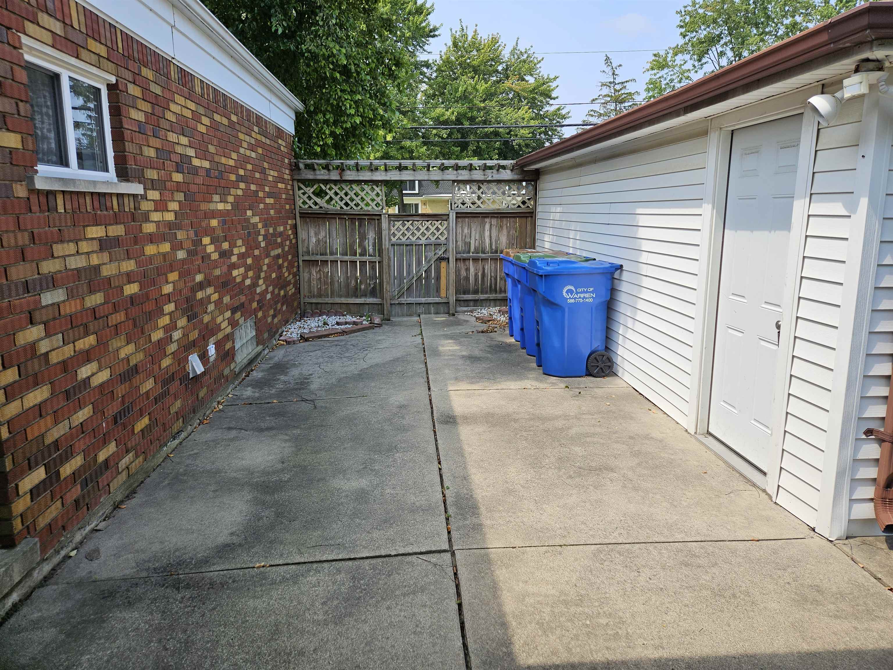 11007 Racine Road Warren, MI 48093 - Photo 26 of 34 50119643-31.JPG