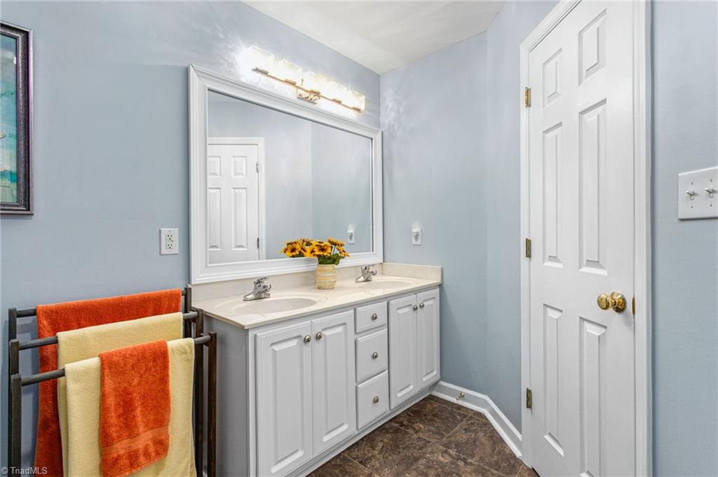 2572 Farrell Road Mebane, NC 27302 - Photo 12 of 26 Primary Bath