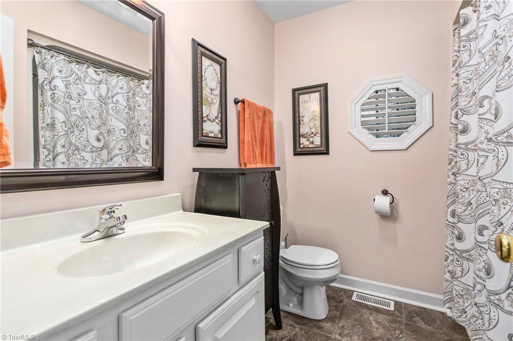 2572 Farrell Road Mebane, NC 27302 - Photo 16 of 26 Hall Bath