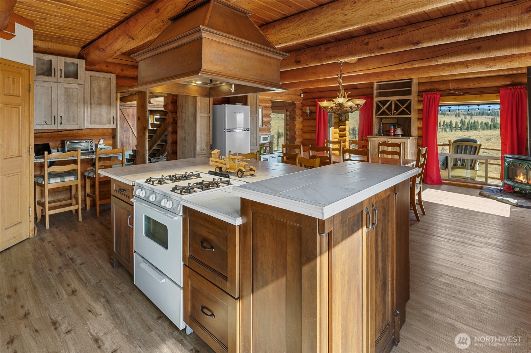 26200 North Wenas Road Selah, WA 98942 - Photo 9 of 35