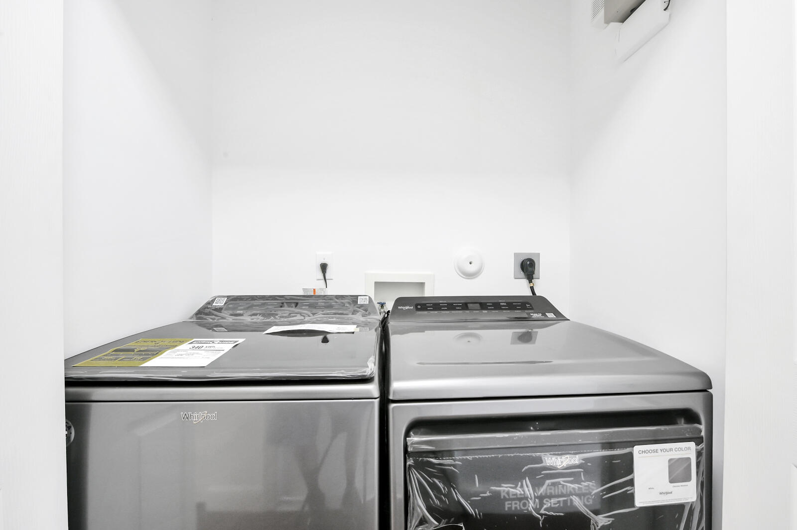 15426 Floral Club Road Delray Beach, FL 33484 - Photo 21 of 26 12 laundry room 01