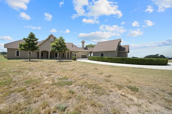 $745,000 | 3022 Interstate 35, Natalia, TX 78059