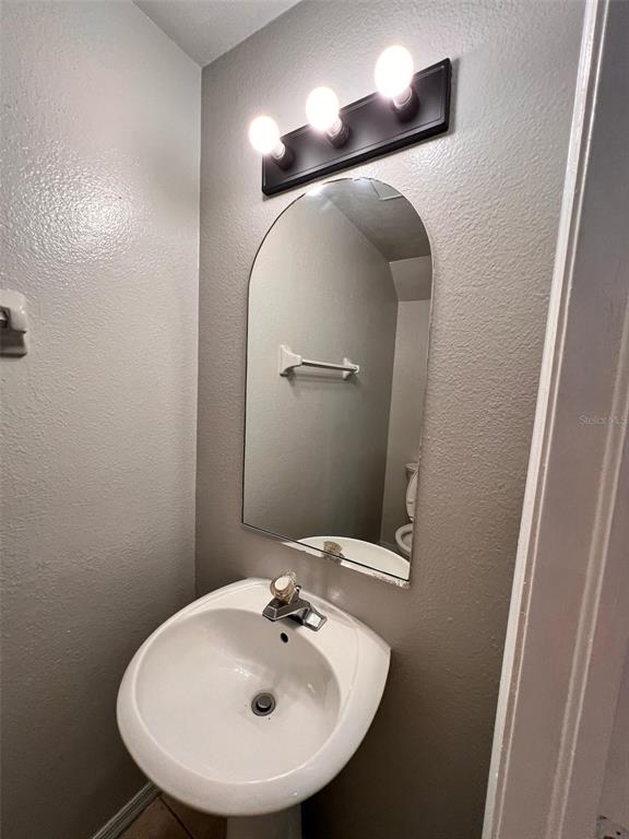 8674 Hunters Key Circle Tampa, FL 33647 - Photo 7 of 16 a bathroom with a sink and a mirror