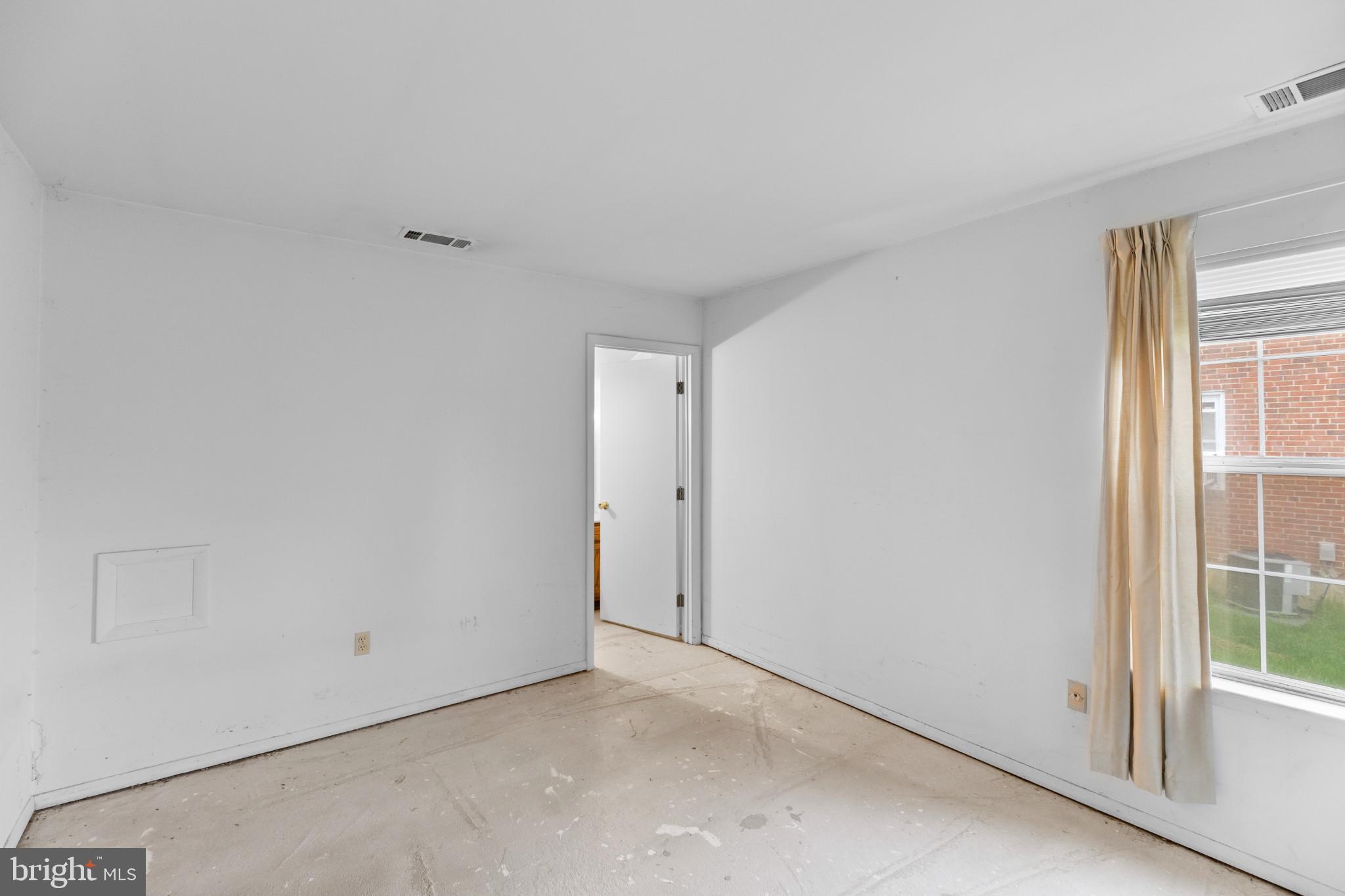 6231 Marlora Road Baltimore, MD 21239 - Photo 11 of 27 Primary Bedroom