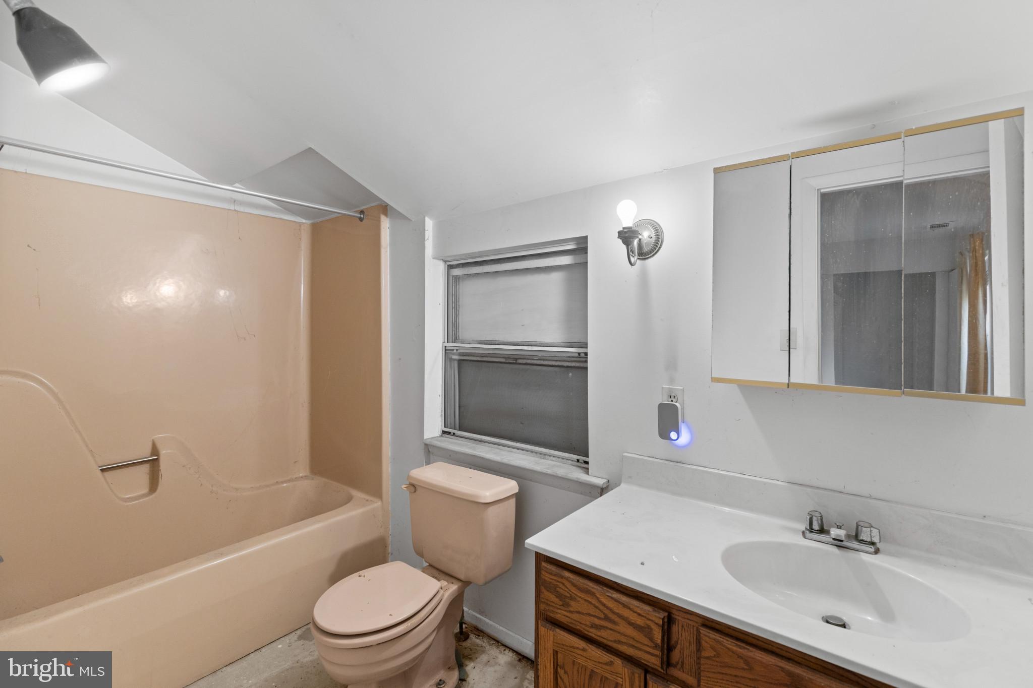 6231 Marlora Road Baltimore, MD 21239 - Photo 14 of 27 Primary Bath