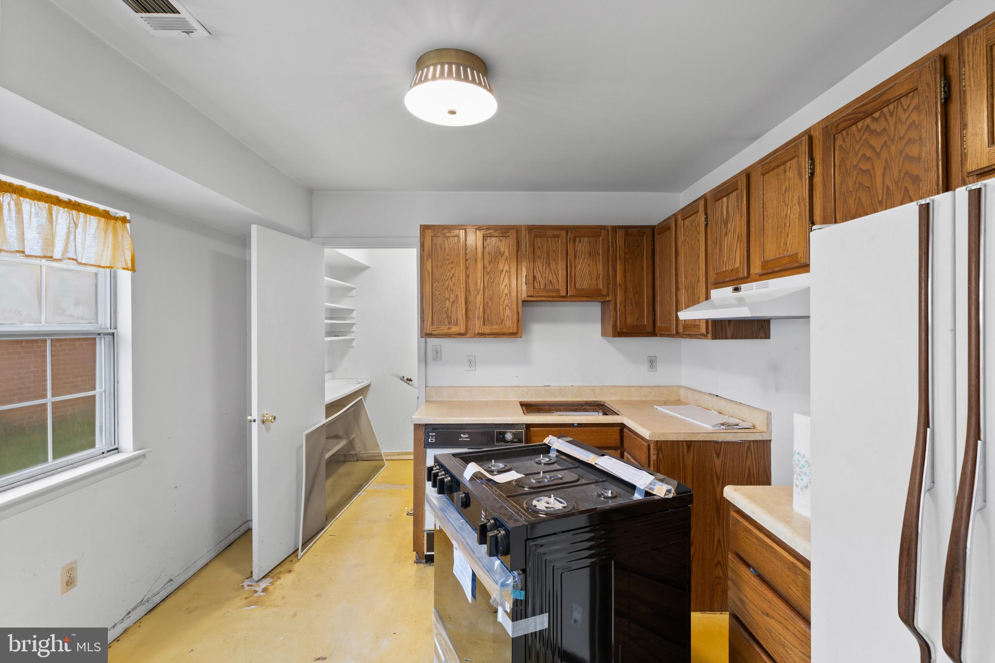 6231 Marlora Road Baltimore, MD 21239 - Photo 7 of 27 Kitchen