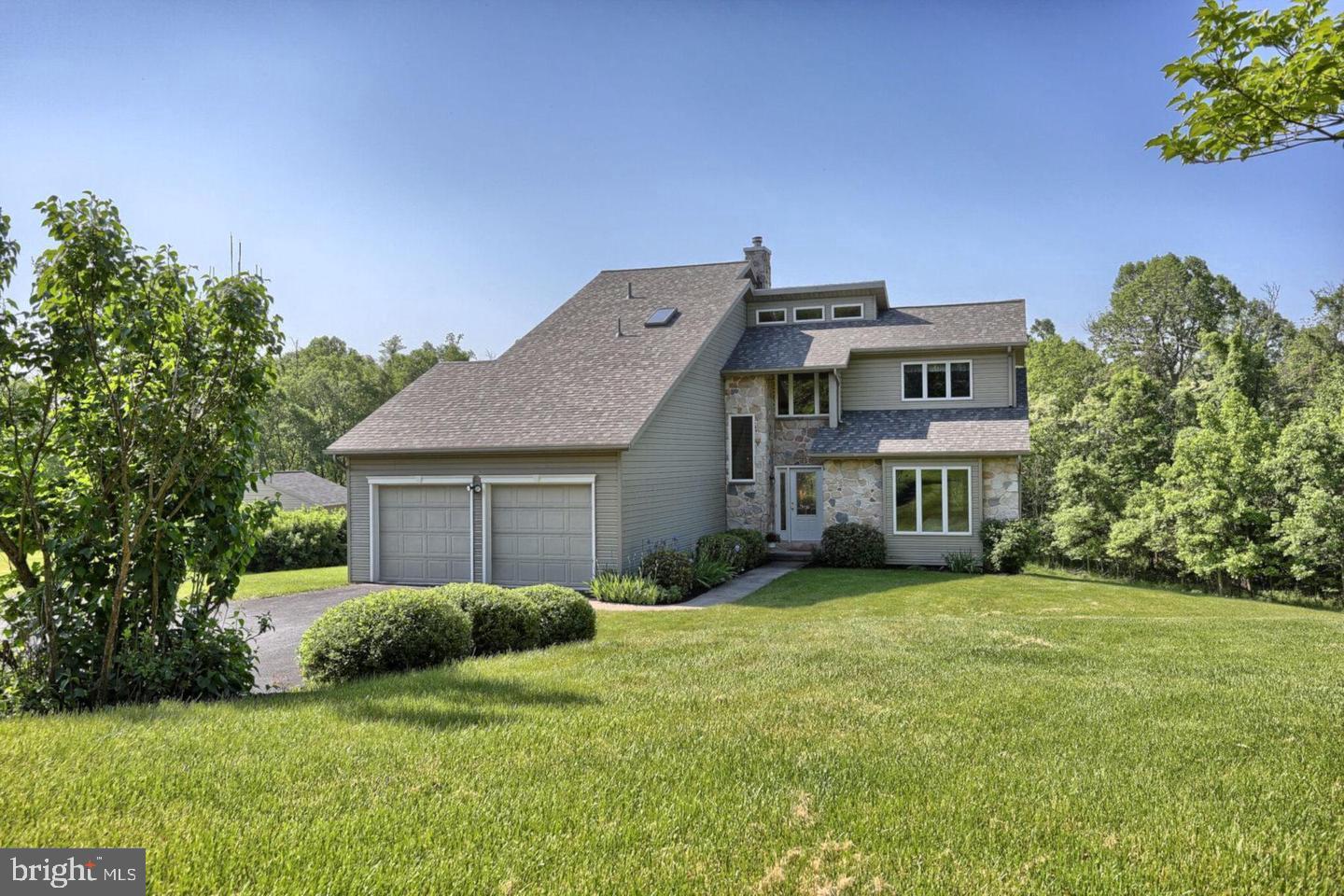 256 Willis Road Etters, PA 17319 - Photo 2 of 52 Front view