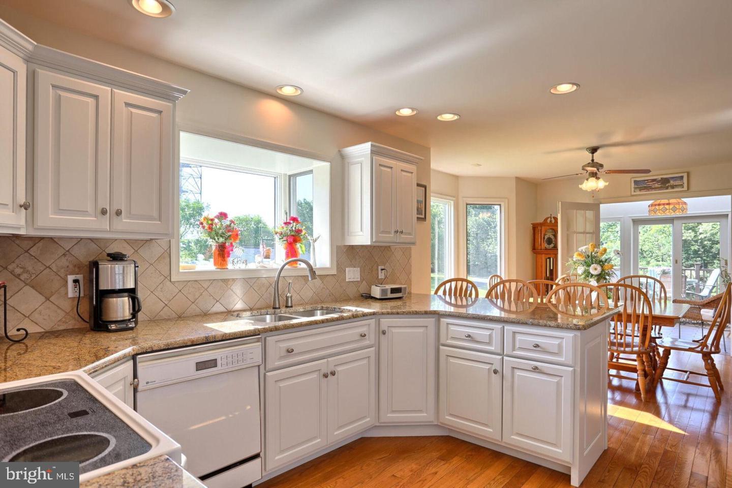 256 Willis Road Etters, PA 17319 - Photo 17 of 52 Kitchen