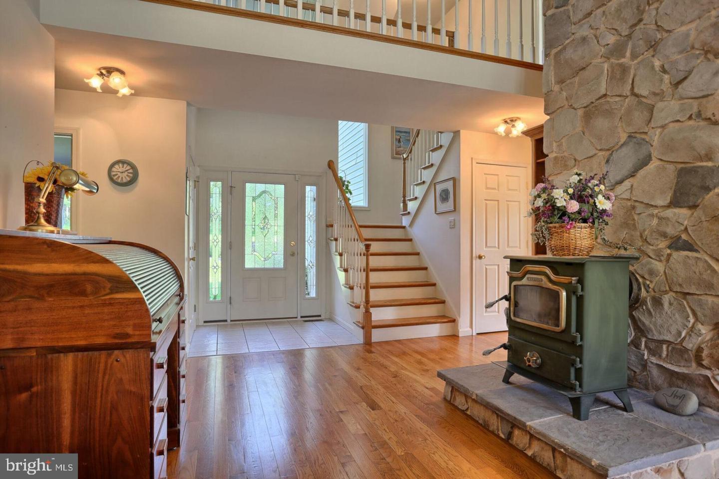 256 Willis Road Etters, PA 17319 - Photo 4 of 52 Entry to main living area