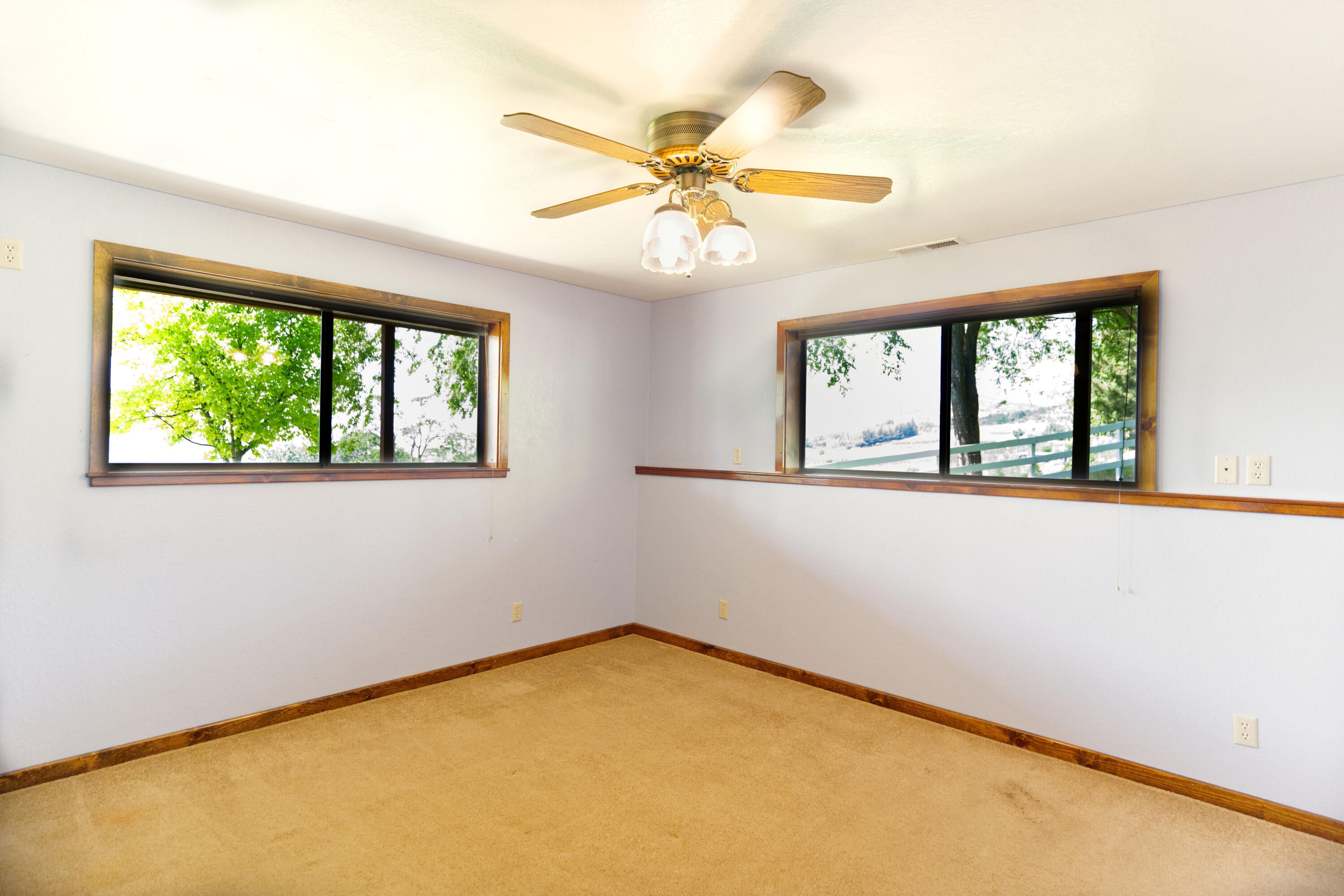 349 Wilson Road Ashland, OR 97520 - Photo 31 of 34 Bedroom mls