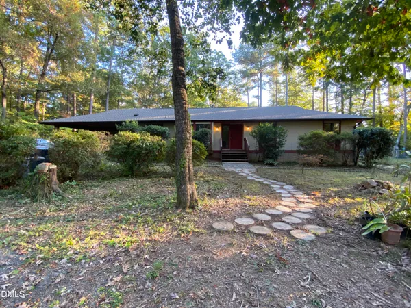 $2,600 | 209 Hunter Hill Road, Chapel Hill, NC 27516