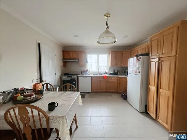$2,700 | 23 Pehle Avenue, Unit 1, Saddle Brook, NJ 07663