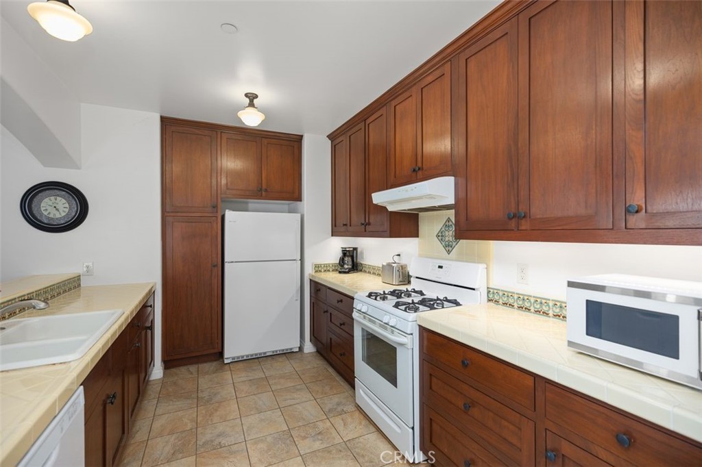 240 Avenida Rosa, Unit B San Clemente, CA 92672 - Photo 18 of 31 Kitchen with beautiful Spanish tiles.