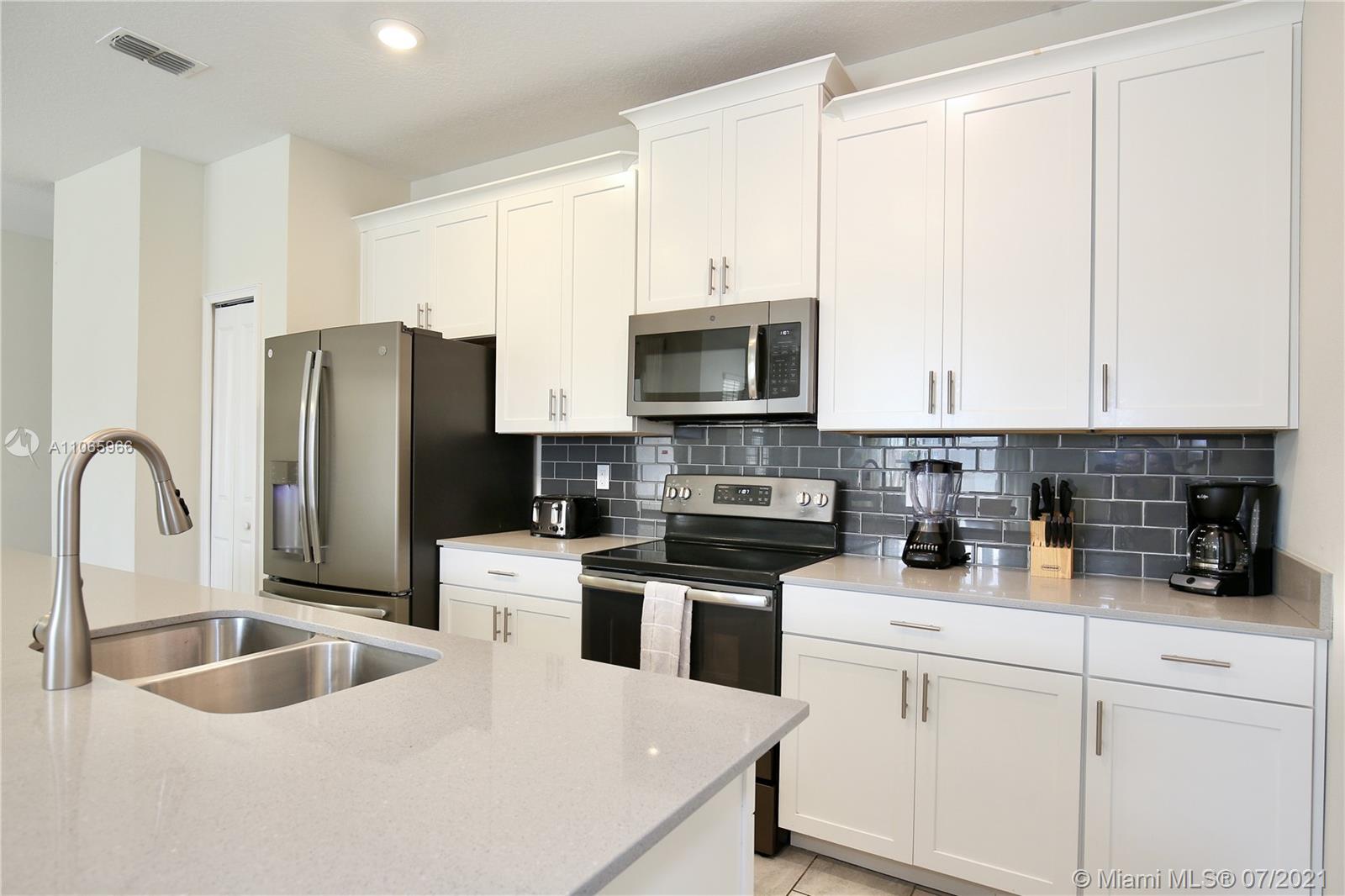 1565 Sandbagger Drive Davenport, FL 33896 - Photo 5 of 46