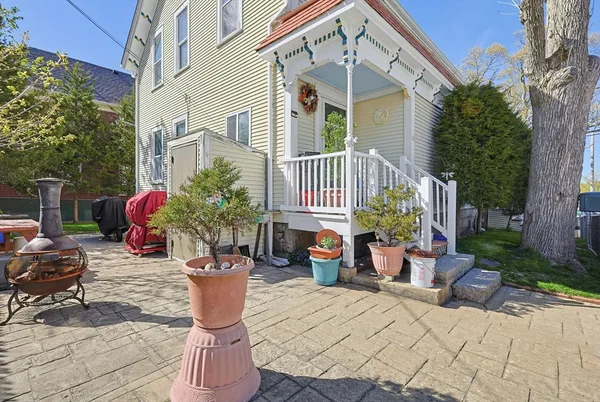 $439,000 | 391 Middle Street, Fall River, MA 02724
