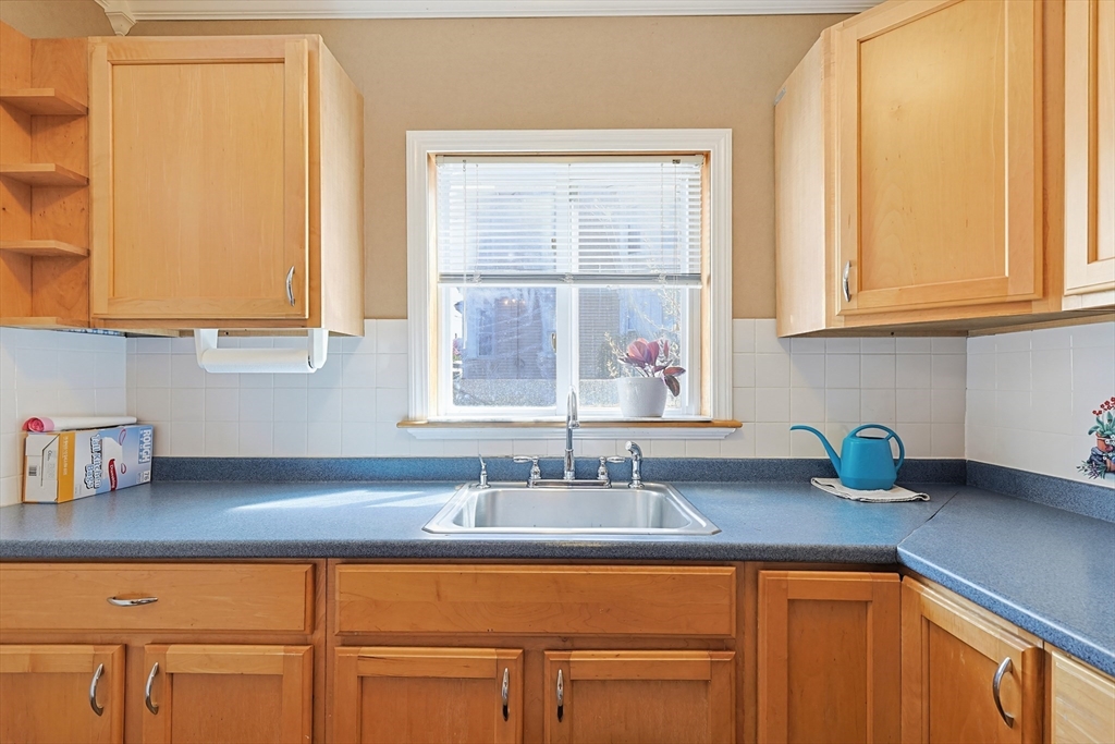 391 Middle Street Fall River, MA 02724 - Photo 16 of 42