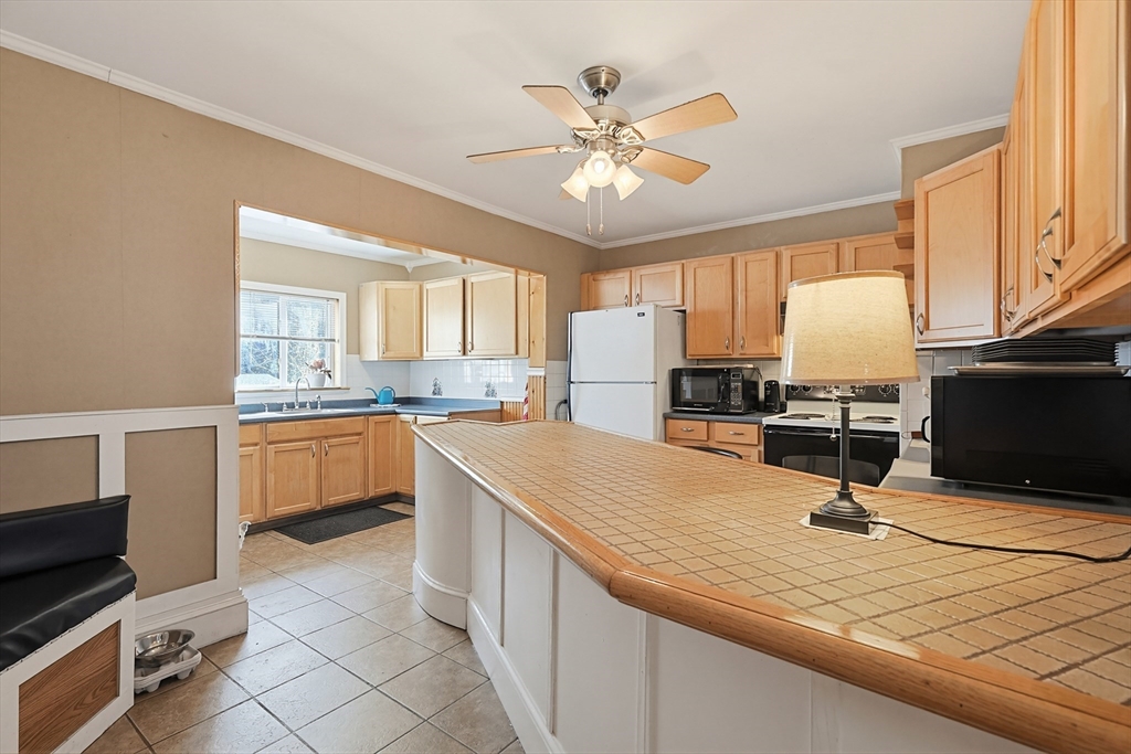 391 Middle Street Fall River, MA 02724 - Photo 19 of 42