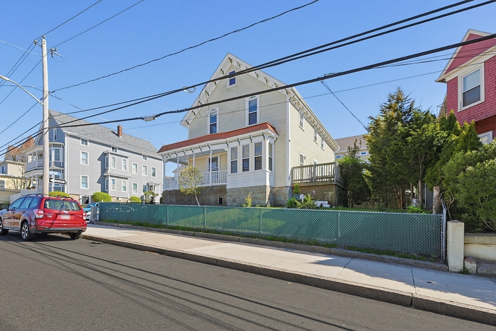 391 Middle Street Fall River, MA 02724 - Photo 4 of 42