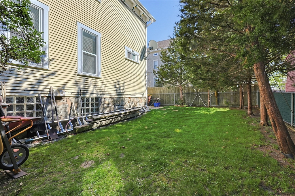 391 Middle Street Fall River, MA 02724 - Photo 8 of 42