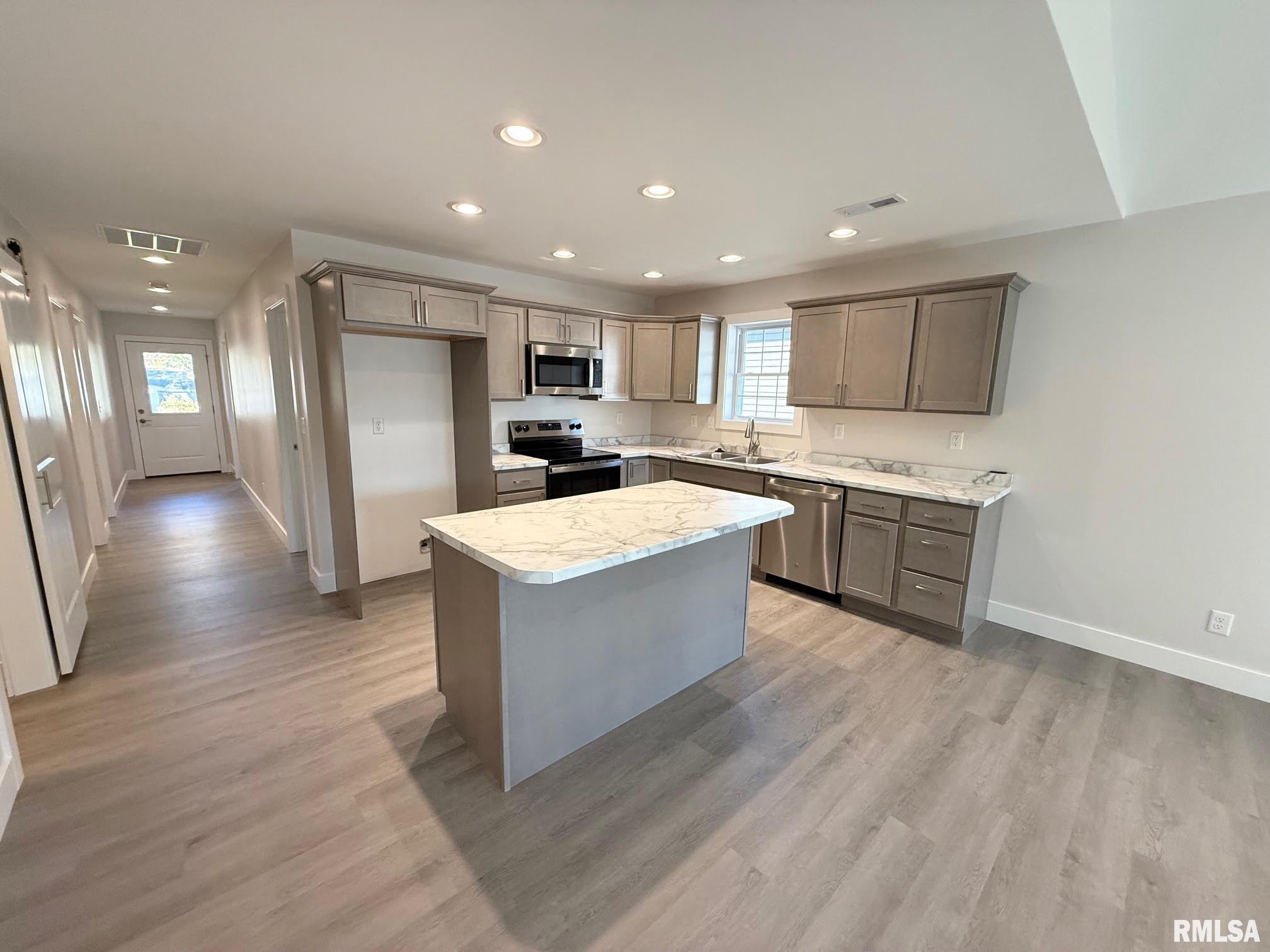 1605 Cherry Street Quincy, IL 62301 - Photo 4 of 19