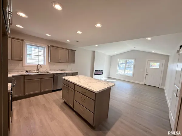 $249,500 | 1605 Cherry Street, Quincy, IL 62301