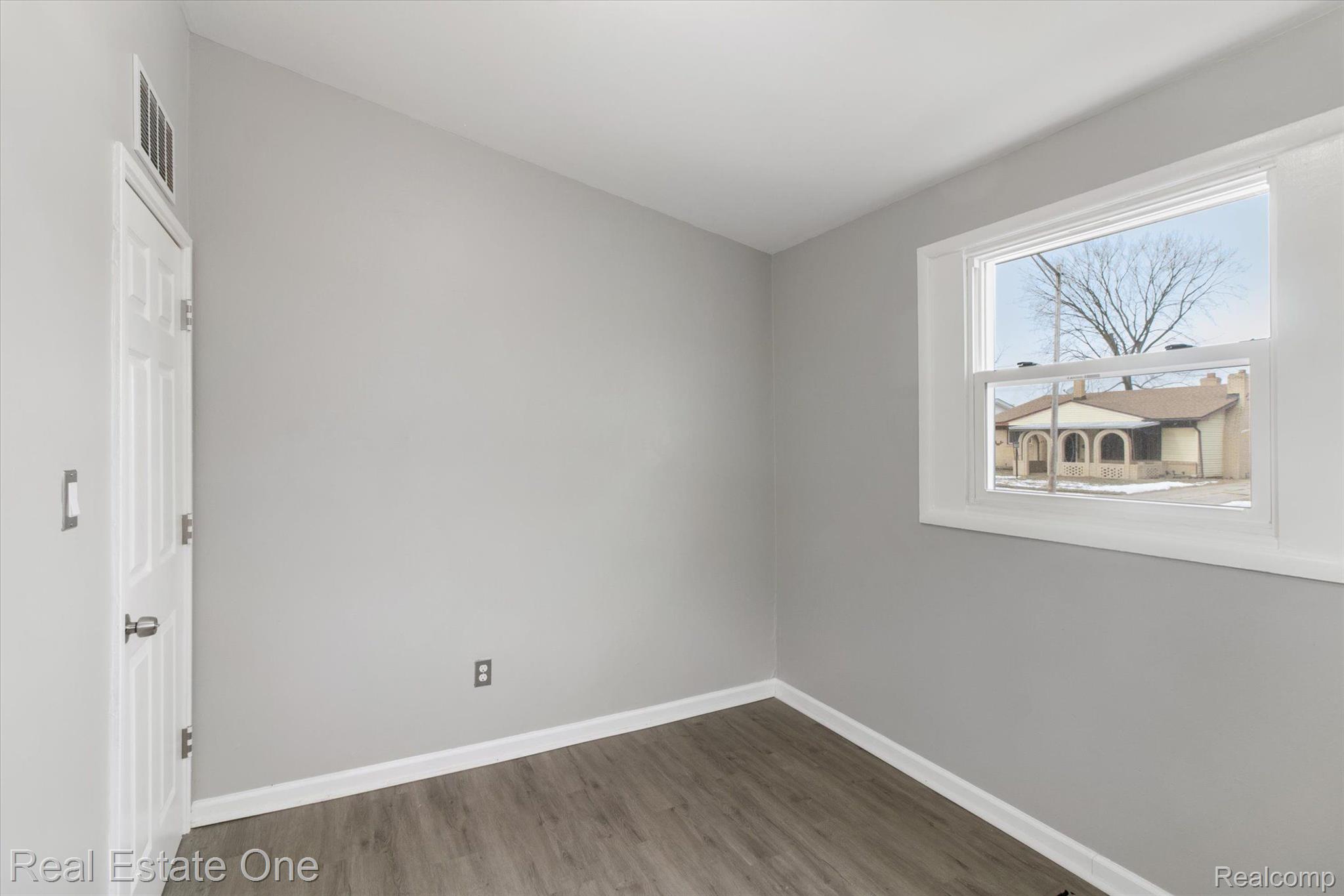 29207 York Street Inkster, MI 48141 - Photo 57 of 57 Gallery Image 57