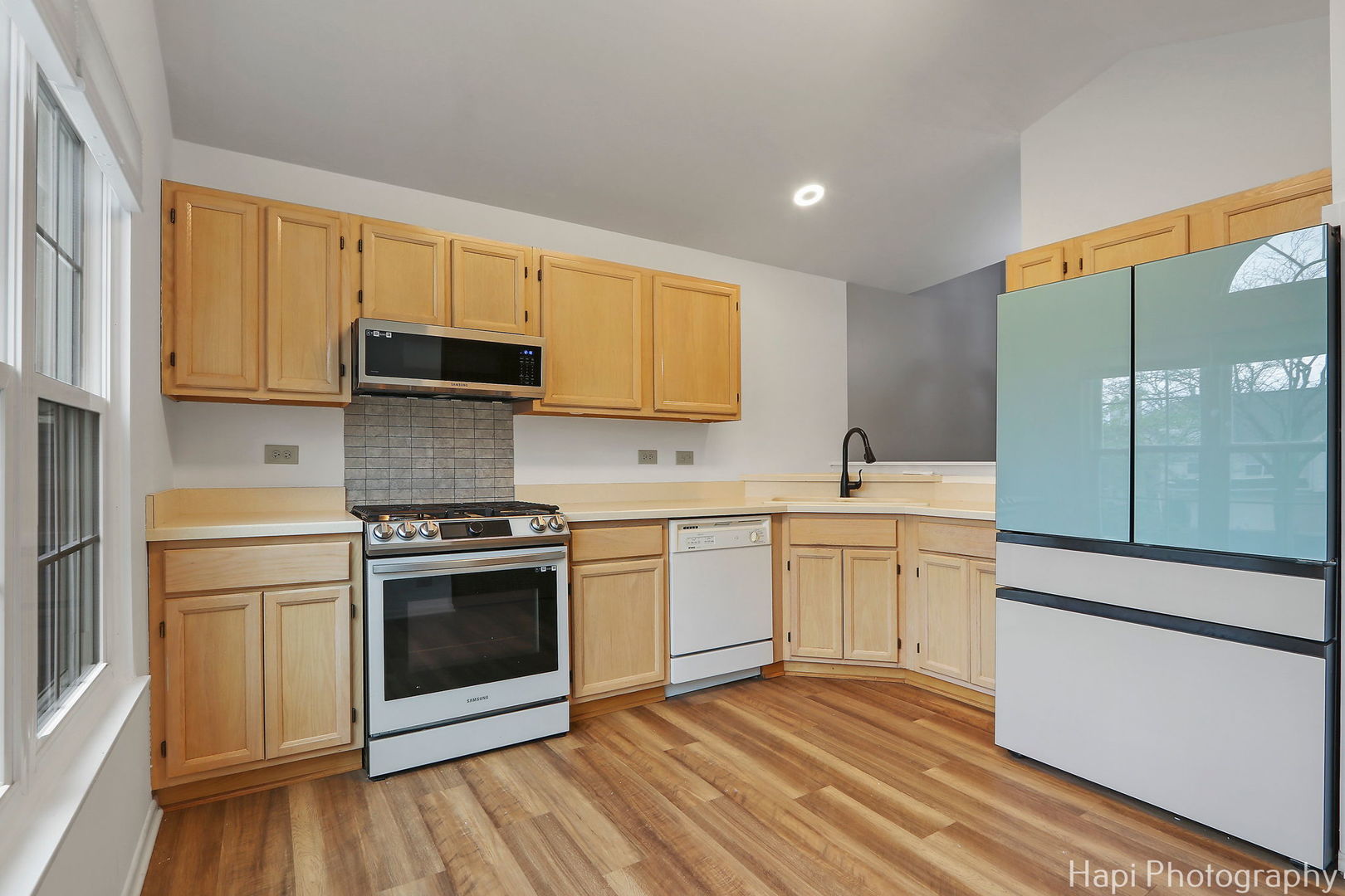 370 Ashford Circle, Unit 2 Bartlett, IL 60103 - Photo 8 of 23 a kitchen with stainless steel appliances granite countertop a stove a sink and a refrigerator