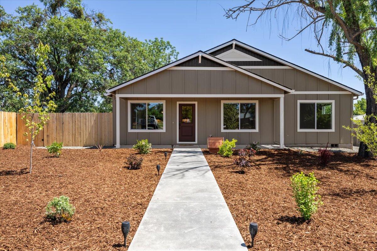 6456 Truax Road Central Point, OR 97502 - Photo 1 of 15 Front