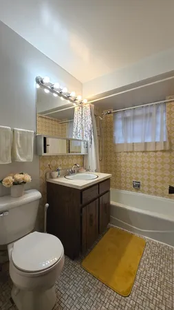 $184,900 | 6051 South Archer Avenue, Unit 3B, Chicago, IL 60638