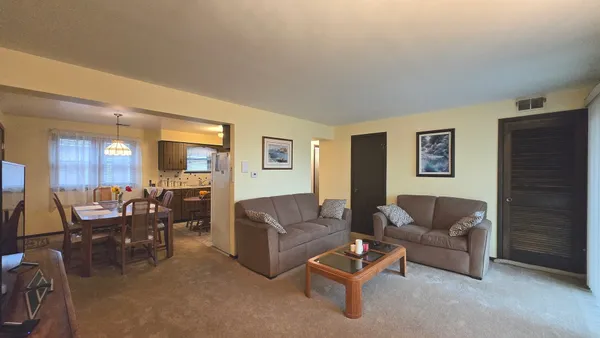 $184,900 | 6051 South Archer Avenue, Unit 3B, Chicago, IL 60638