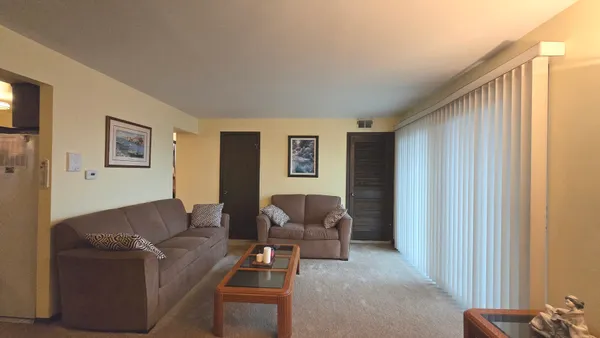 $184,900 | 6051 South Archer Avenue, Unit 3B, Chicago, IL 60638