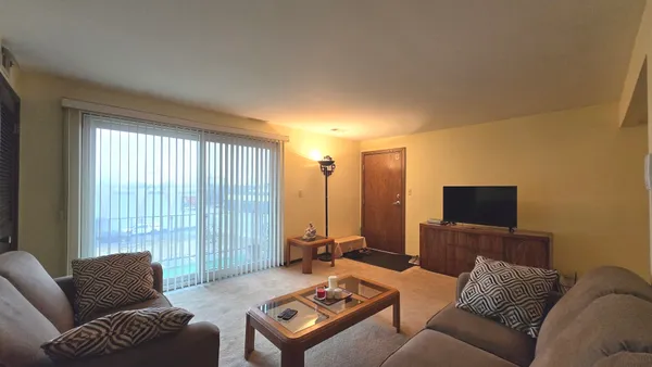 $184,900 | 6051 South Archer Avenue, Unit 3B, Chicago, IL 60638