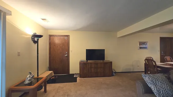 $184,900 | 6051 South Archer Avenue, Unit 3B, Chicago, IL 60638