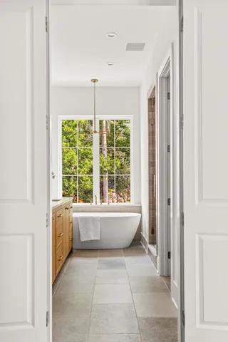 a close view of sink and tap