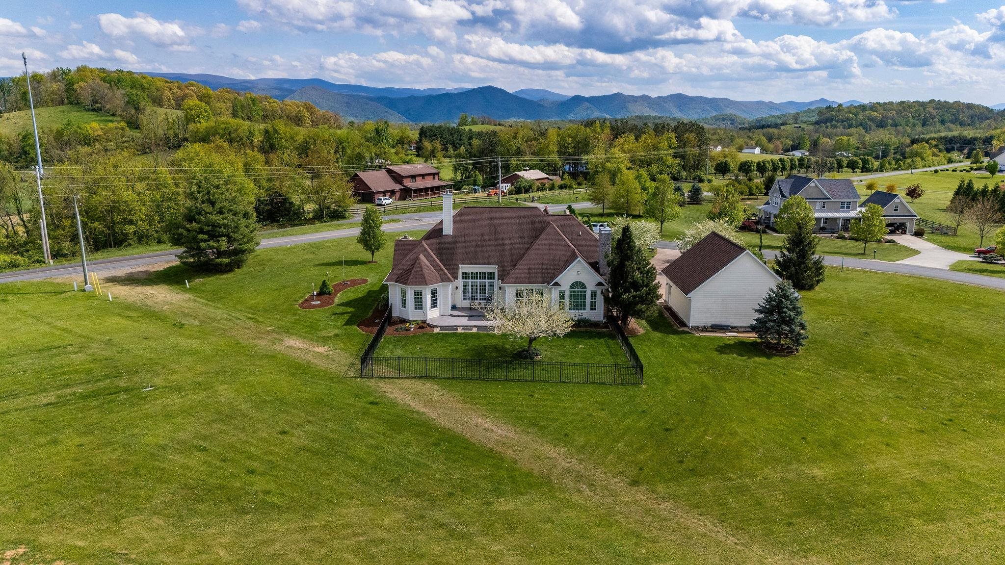 12 Ridgemore Drive Raphine, VA 24472 - Photo 66 of 75 a view of a garden with a house