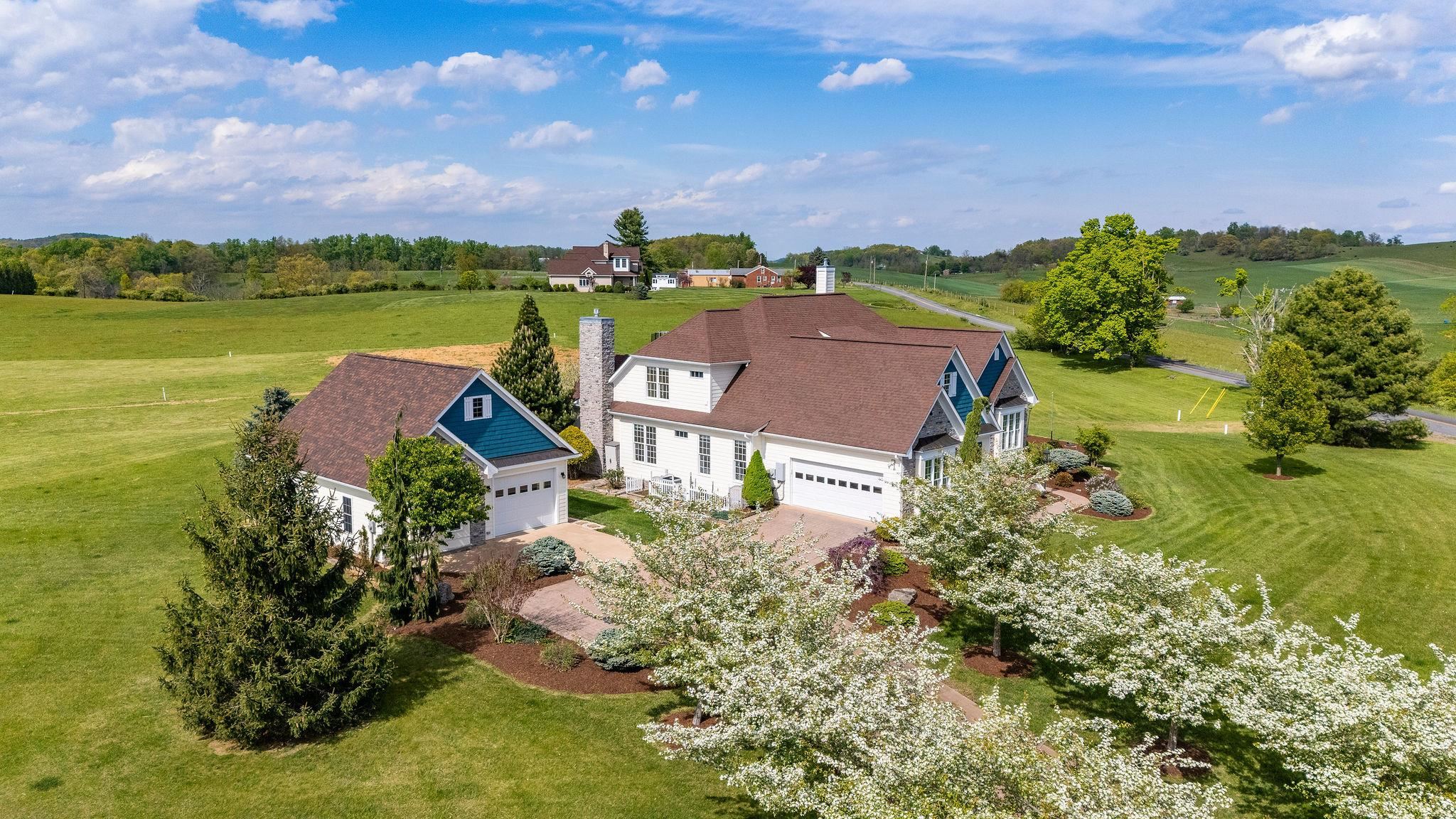 12 Ridgemore Drive Raphine, VA 24472 - Photo 72 of 75 an aerial view of residential houses with outdoor space and ocean view