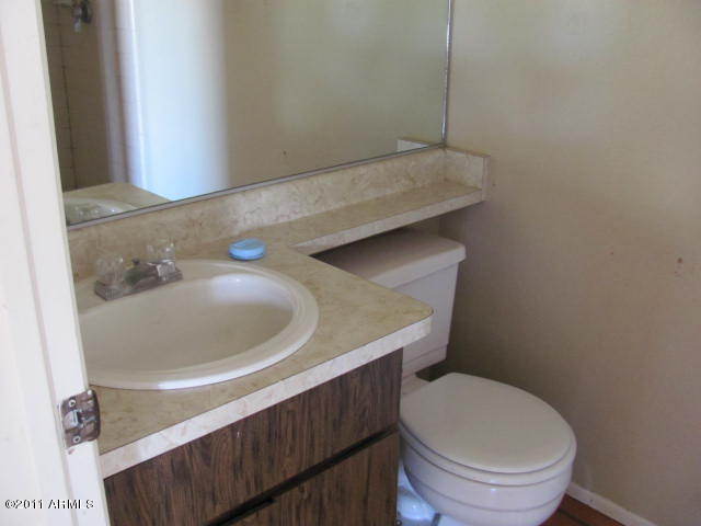 7539 West Cheery Lynn Road Phoenix, AZ 85033 - Photo 5 of 7 BATHROOM