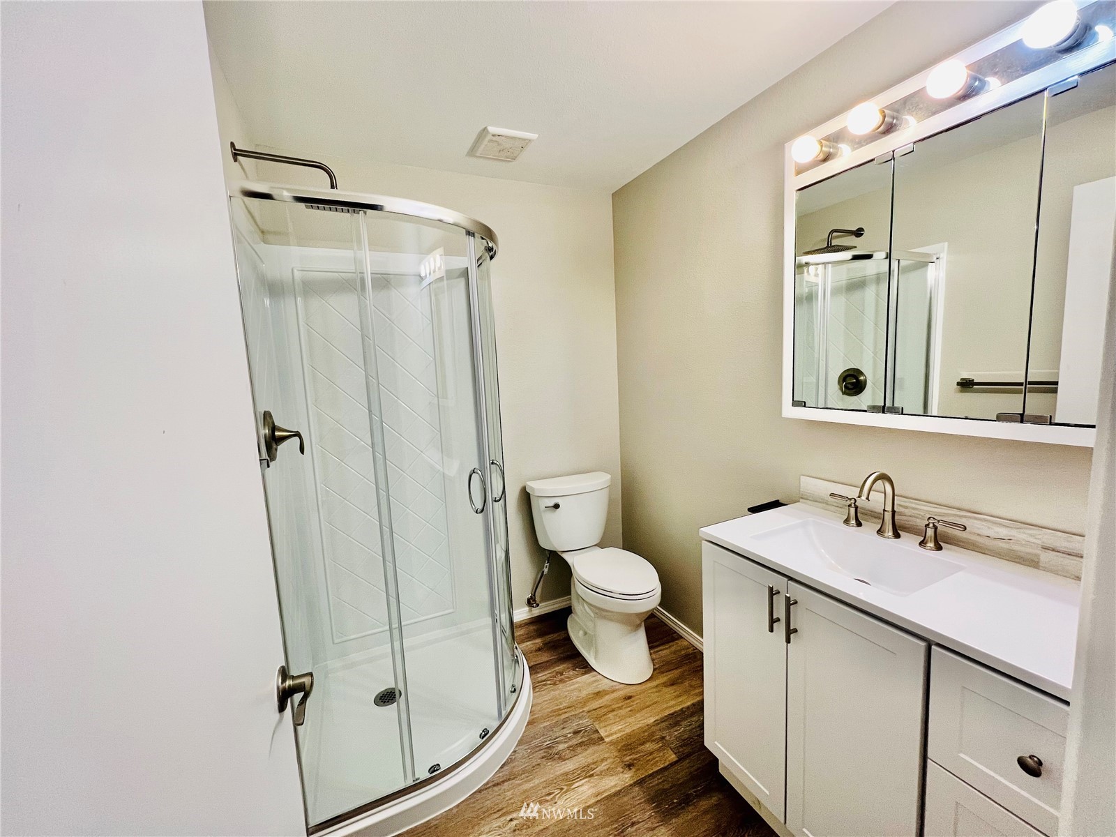 1067 Anacortes Avenue Northeast Renton, WA 98059 - Photo 11 of 18 a bathroom with a sink toilet and shower
