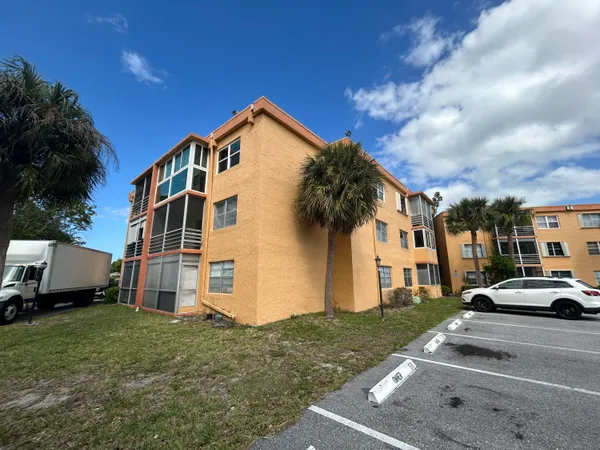$1,800 | 4314 Northwest 9th Avenue, Unit 42B, Deerfield Beach, FL 33064