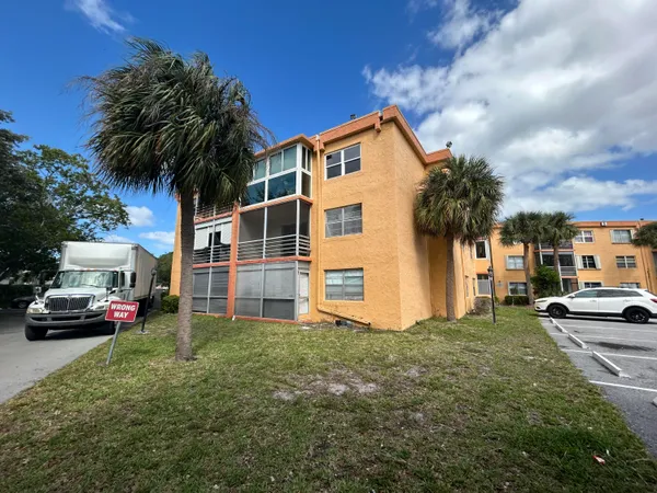 $1,800 | 4314 Northwest 9th Avenue, Unit 42B, Deerfield Beach, FL 33064