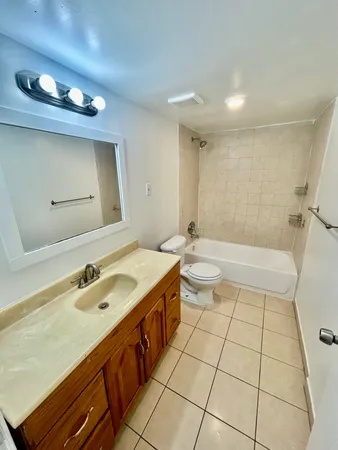 $1,800 | 4314 Northwest 9th Avenue, Unit 42B, Deerfield Beach, FL 33064