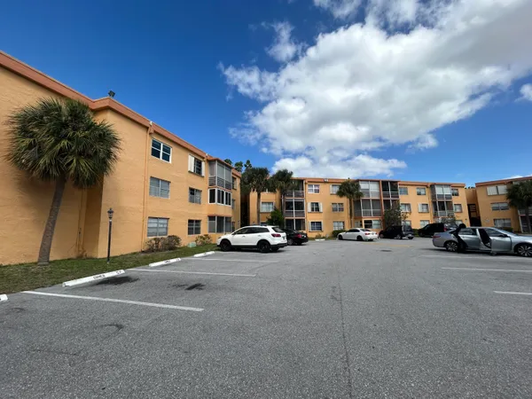 $1,800 | 4314 Northwest 9th Avenue, Unit 42B, Deerfield Beach, FL 33064