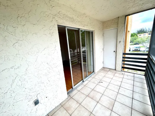 $1,800 | 4314 Northwest 9th Avenue, Unit 42B, Deerfield Beach, FL 33064