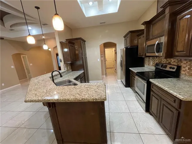 $2,300 | 2112 Kilgore Avenue, McAllen, TX 78504